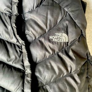 Like new - black north face 550 vest